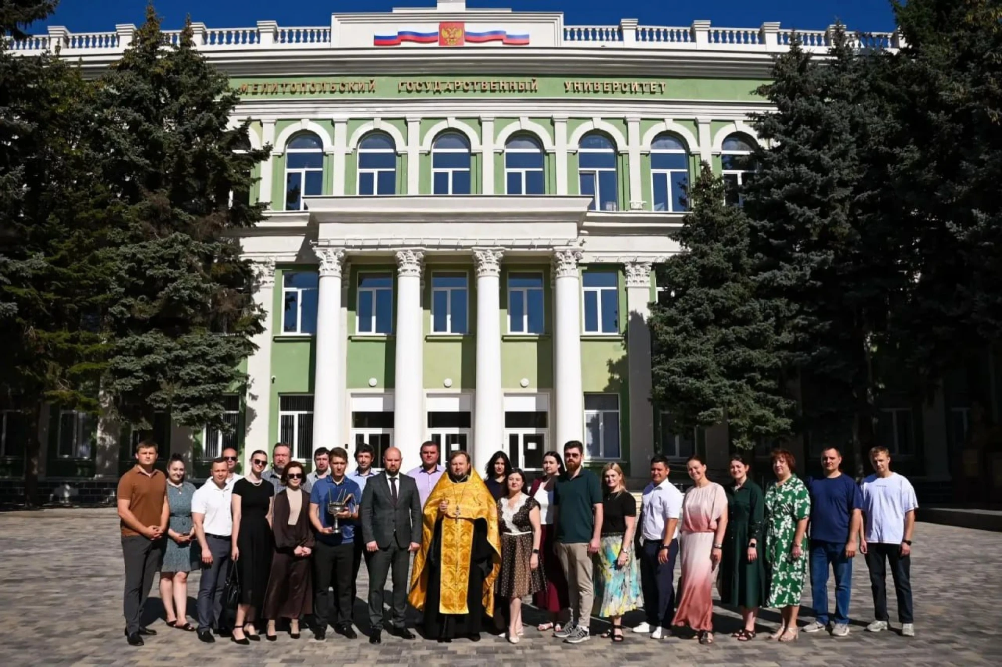 Настоятель храма святой Татианы освятил приёмную комиссию МелГУ и благословил абитуриентов
